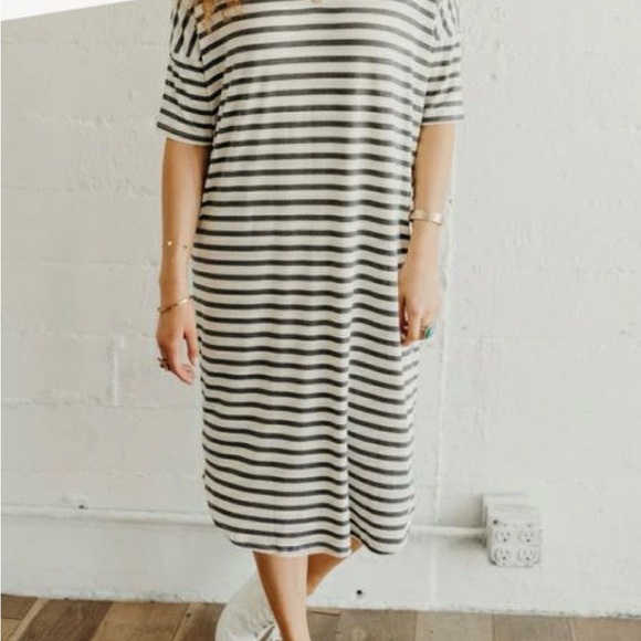 CJLA CJ’s favorite midi dress Navy and White Striped - Picture 4 of 4